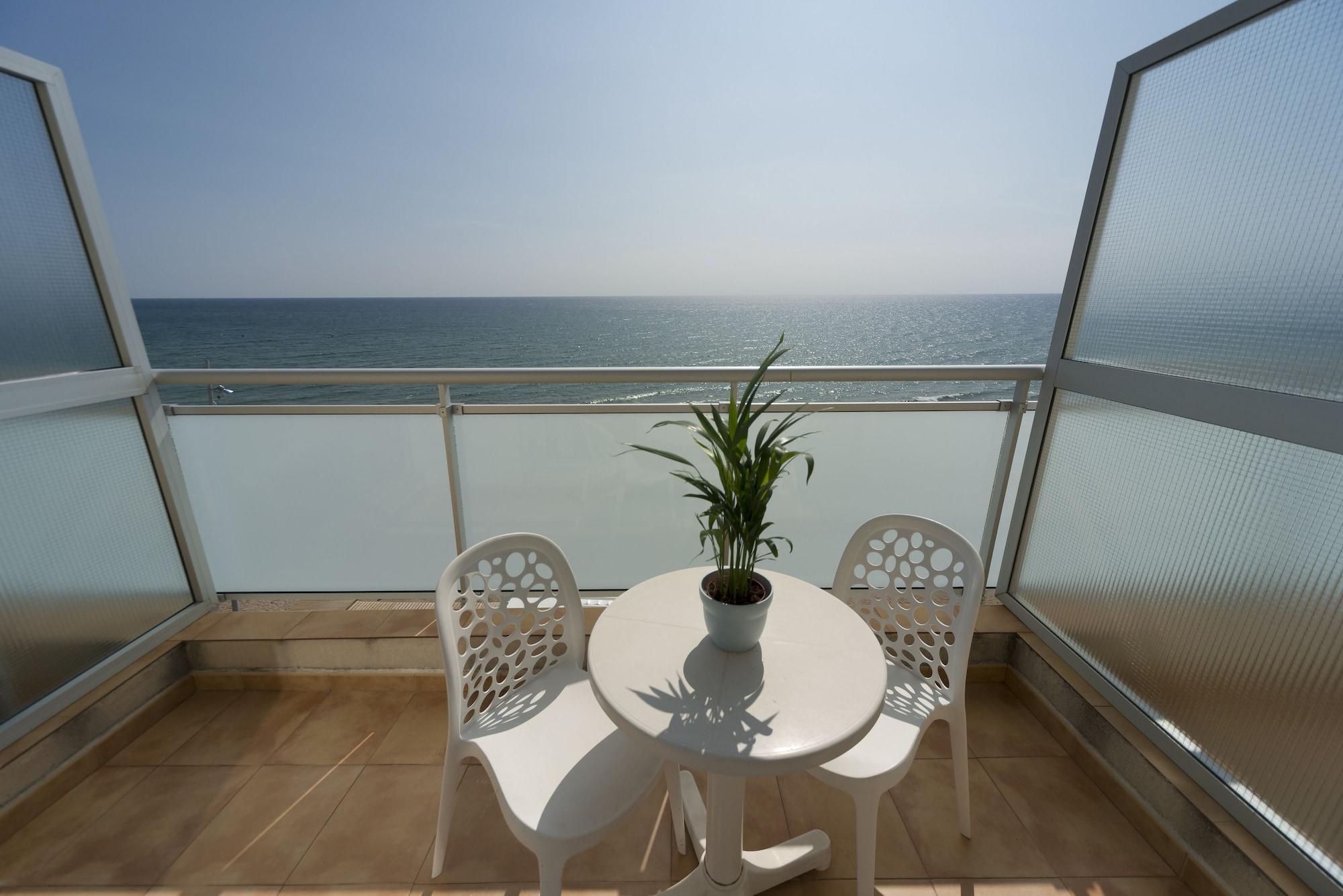 4R Miramar Calafell Hotel Exterior photo